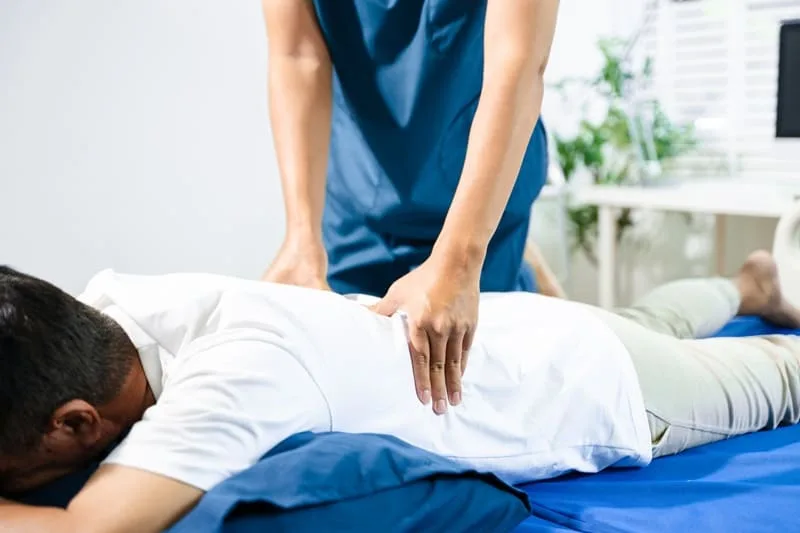 Ajuste quiropráctico